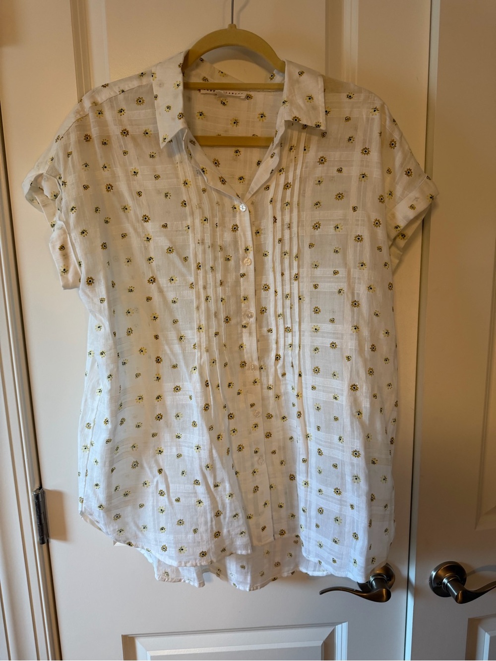 Jane and Delancey White Floral Pintuck Button-Up Blouse - Lightweight Summer